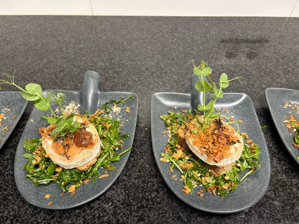 Toast de Chèvre au Miel et Fruits Secs